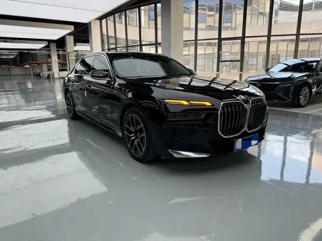 BMW 7 Series — Фото автомобиля 3