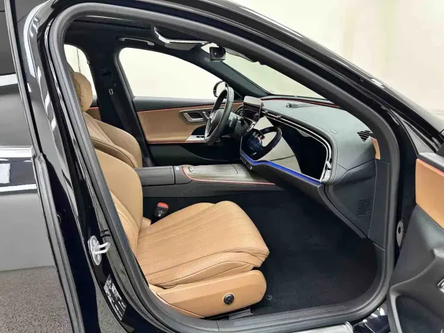 Mercedes-Benz E-Class — Фото автомобиля 24