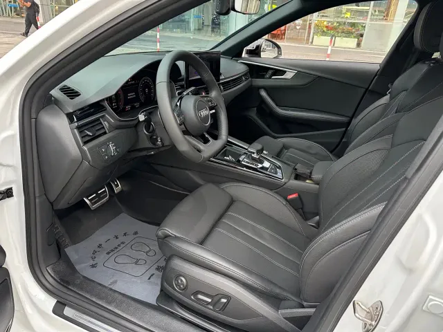 Audi A4L — Фото автомобиля 16
