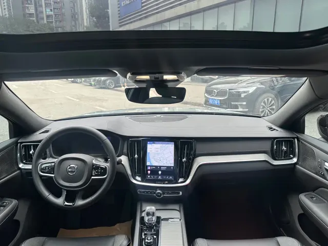 Volvo S60 — Фото автомобиля 10