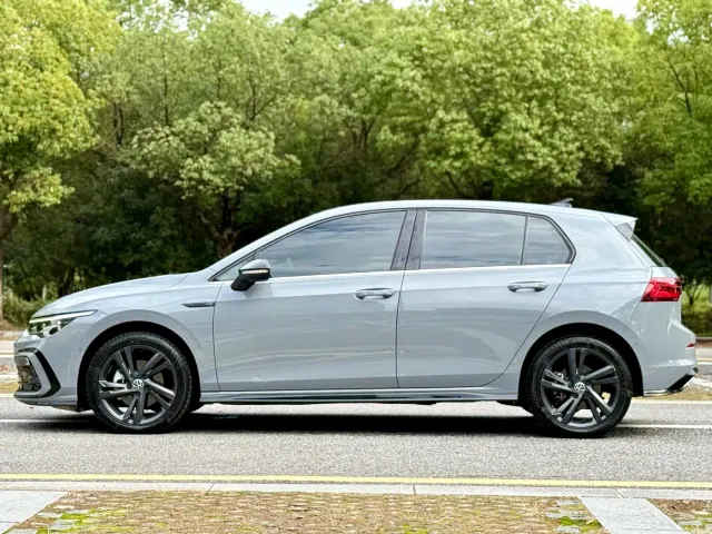 Volkswagen Golf — Фото автомобиля 3