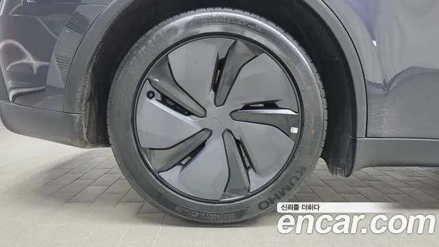 Tesla Model Y — Фото автомобиля 5