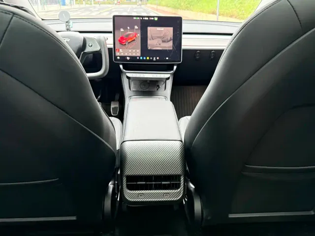 Tesla Model Y — Фото автомобиля 4