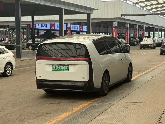 Li Auto MEGA — Фото автомобиля 12