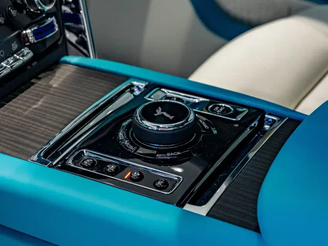 Rolls-Royce Cullinan — Фото автомобиля 13