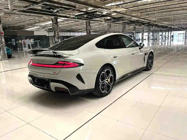 Xiaomi SU7 — Фото автомобиля 4
