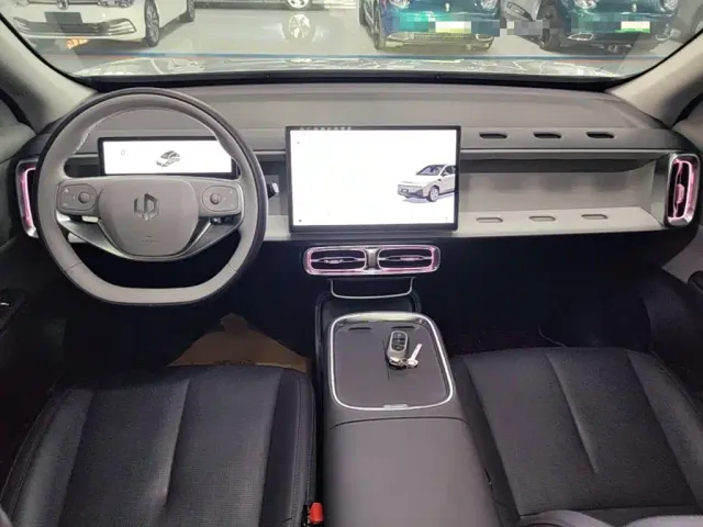 Leapmotor B10 — Фото автомобиля 9