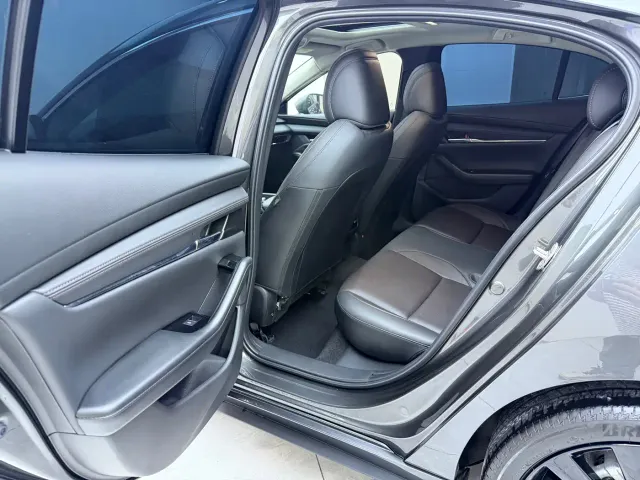 Mazda Axela — Фото автомобиля 15