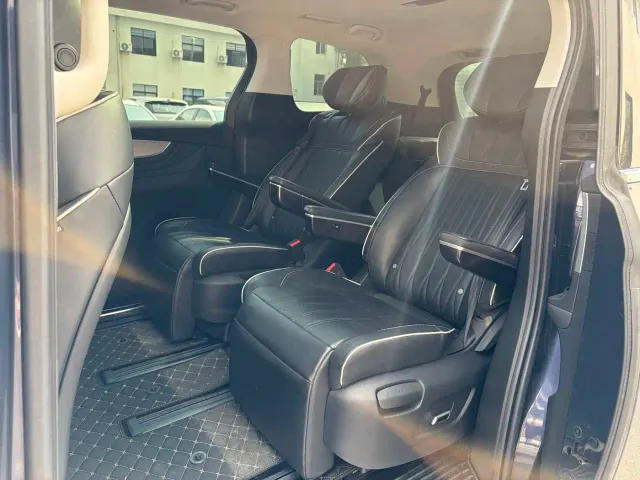 Roewe iMAX8 — Фото автомобиля 7