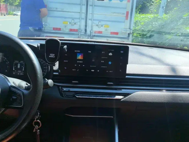 Geely Emgrand — Фото автомобиля 13