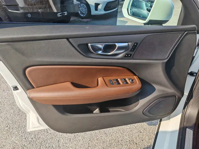 Volvo S60 — Фото автомобиля 4