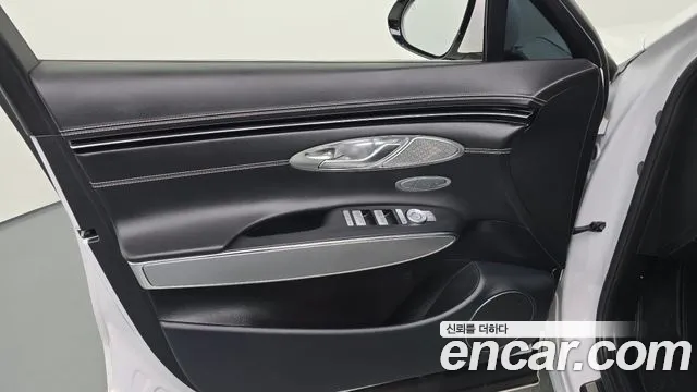 Genesis GV70 Electrified — Фото автомобиля 13