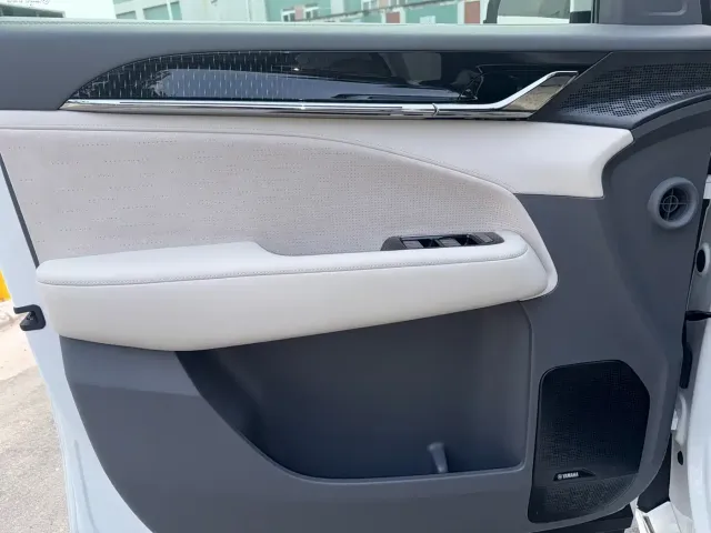 ZEEKR Zeekr 009 2024 7-Seat Aisle AWD Version 108kWh — Фото автомобиля 8