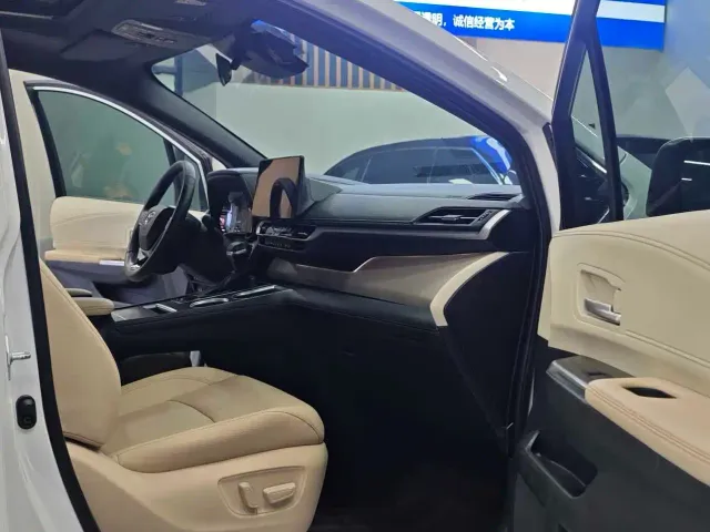 Toyota Sienna — Фото автомобиля 9