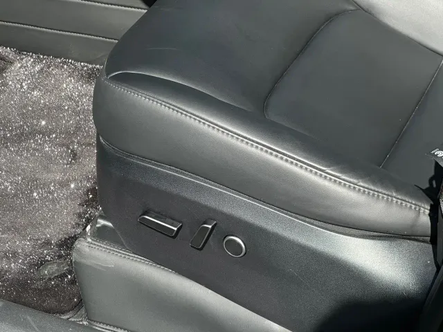 Tesla Model Y — Фото автомобиля 11