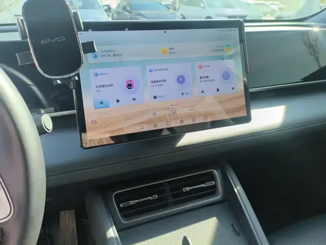 BYD Qin PLUS 2023 Champion Edition DM-i 120KM Excellence — Фото автомобиля 13