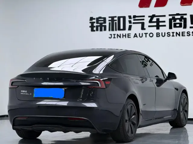 Tesla Model 3 — Фото автомобиля 4