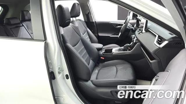 Toyota RAV4 — Фото автомобиля 12