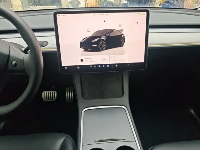 Tesla Model Y — Фото автомобиля 12