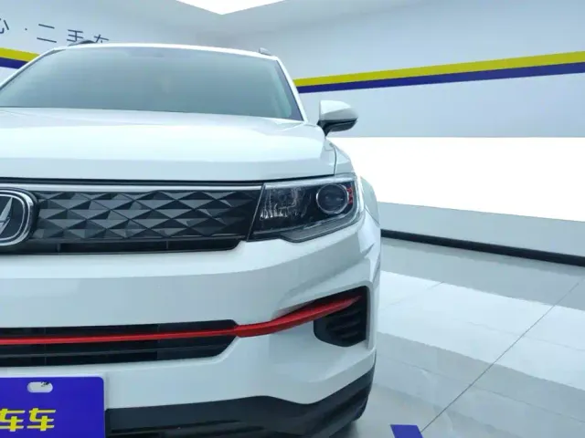 Changan CS35 Plus — Фото автомобиля 5