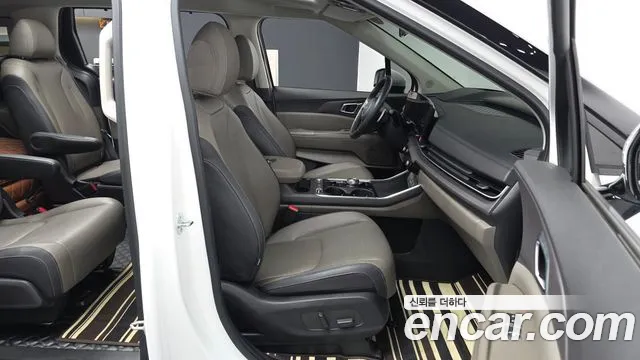 Kia Carnival Generation 4 — Фото автомобиля 17