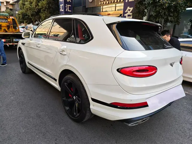 Bentley Bentayga — Фото автомобиля 14