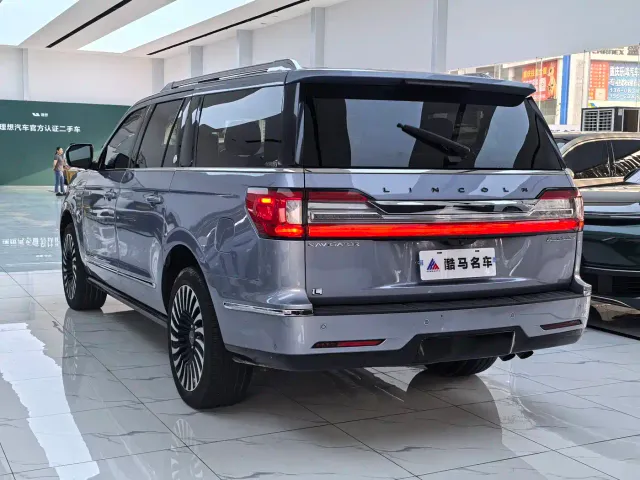 Lincoln Navigator — Фото автомобиля 16