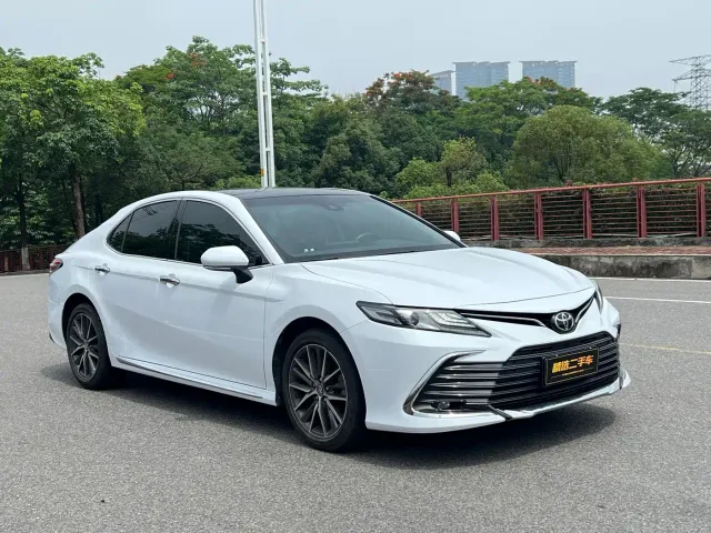 Toyota Camry — Фото автомобиля 2