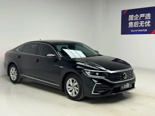 Volkswagen Passat — Фото автомобиля 3