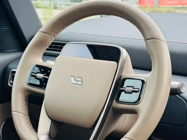 Li Auto MEGA — Фото автомобиля 17