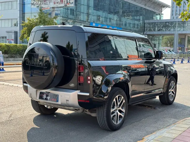Land Rover Defender — Фото автомобиля 7