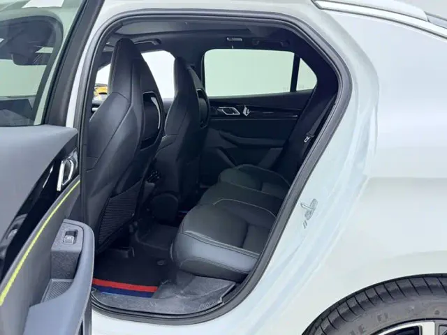 Lynk & Co 03 — Фото автомобиля 17