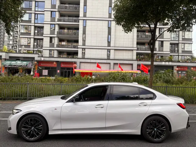 BMW 3 Series — Фото автомобиля 8