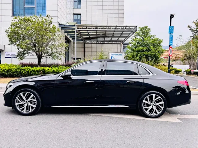 Mercedes-Benz E-Class — Фото автомобиля 4