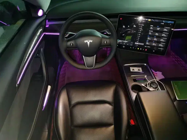 Tesla Model 3 — Фото автомобиля 11