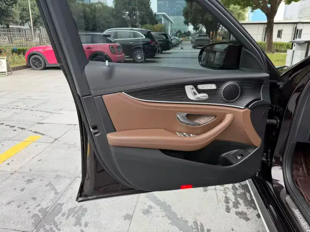 Mercedes-Benz E-Class — Фото автомобиля 12