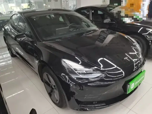 Tesla Model 3 — Фото автомобиля 3