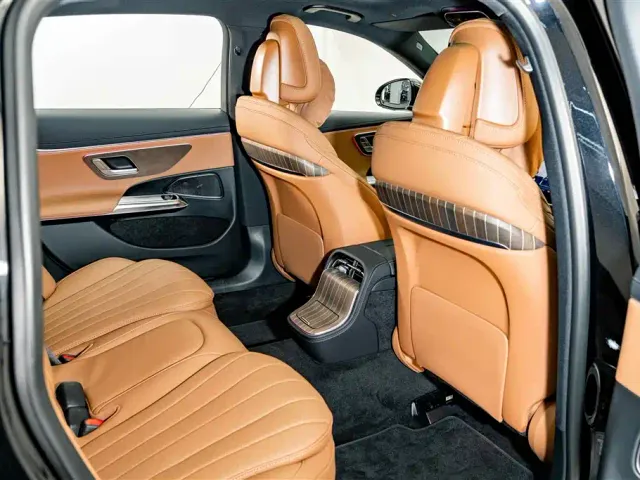 Mercedes-Benz E-Class — Фото автомобиля 21