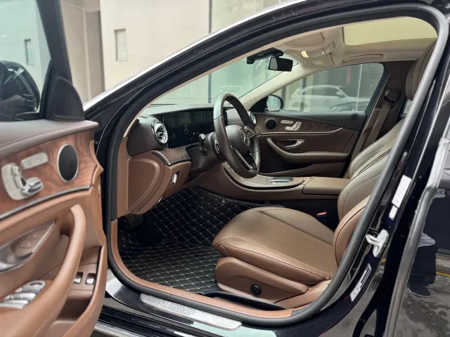 Mercedes-Benz E-Class — Фото автомобиля 6