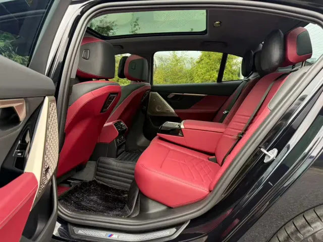 BMW 5 Series — Фото автомобиля 12