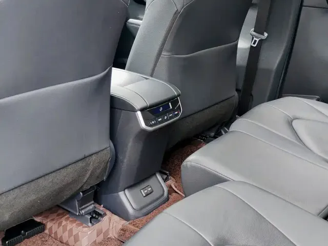 Toyota Highlander — Фото автомобиля 9
