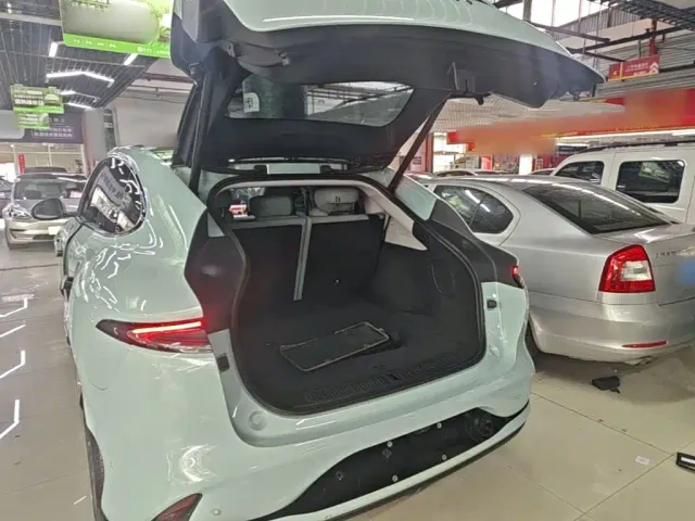 IM Motors LS6 — Фото автомобиля 18