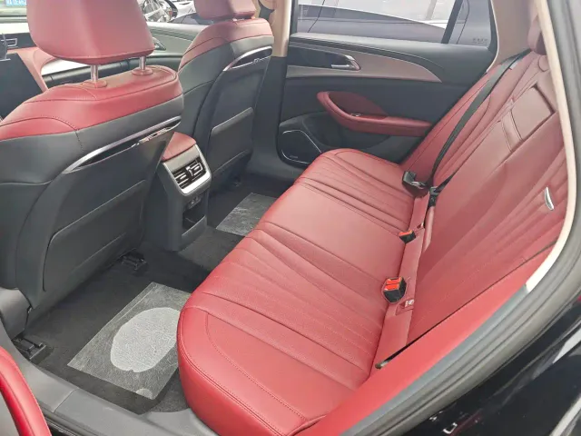 Hongqi H5 — Фото автомобиля 5