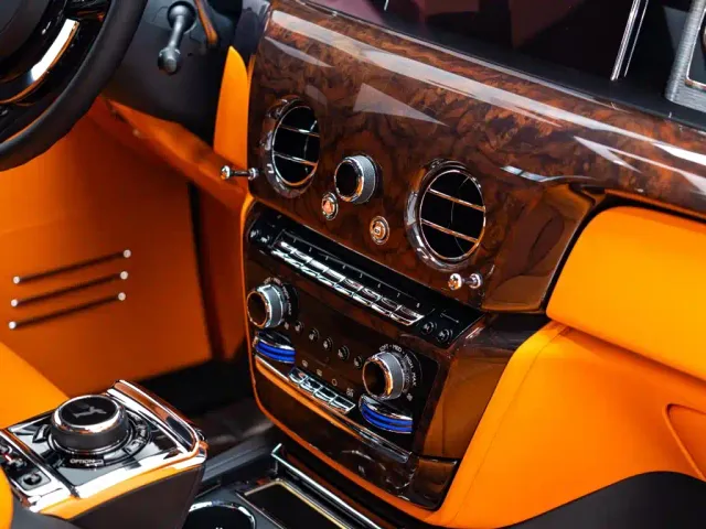 Rolls-Royce Phantom — Фото автомобиля 21