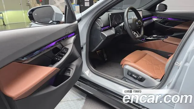 BMW 5 Series G60 — Фото автомобиля 15