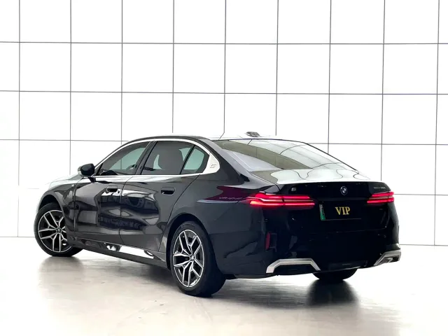 BMW i5 — Фото автомобиля 21