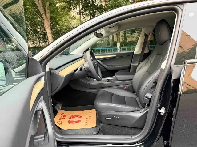 Tesla Model Y — Фото автомобиля 7