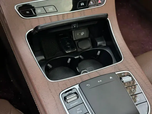 Mercedes-Benz E-Class — Фото автомобиля 11