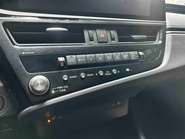 Lexus ES — Фото автомобиля 21