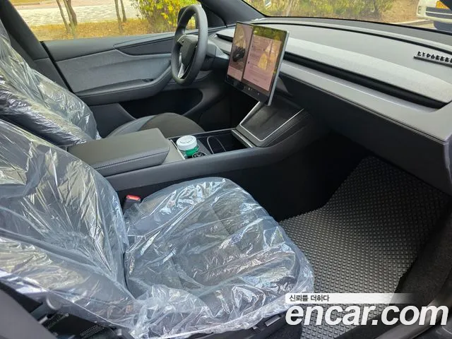 Tesla Model Y — Фото автомобиля 13